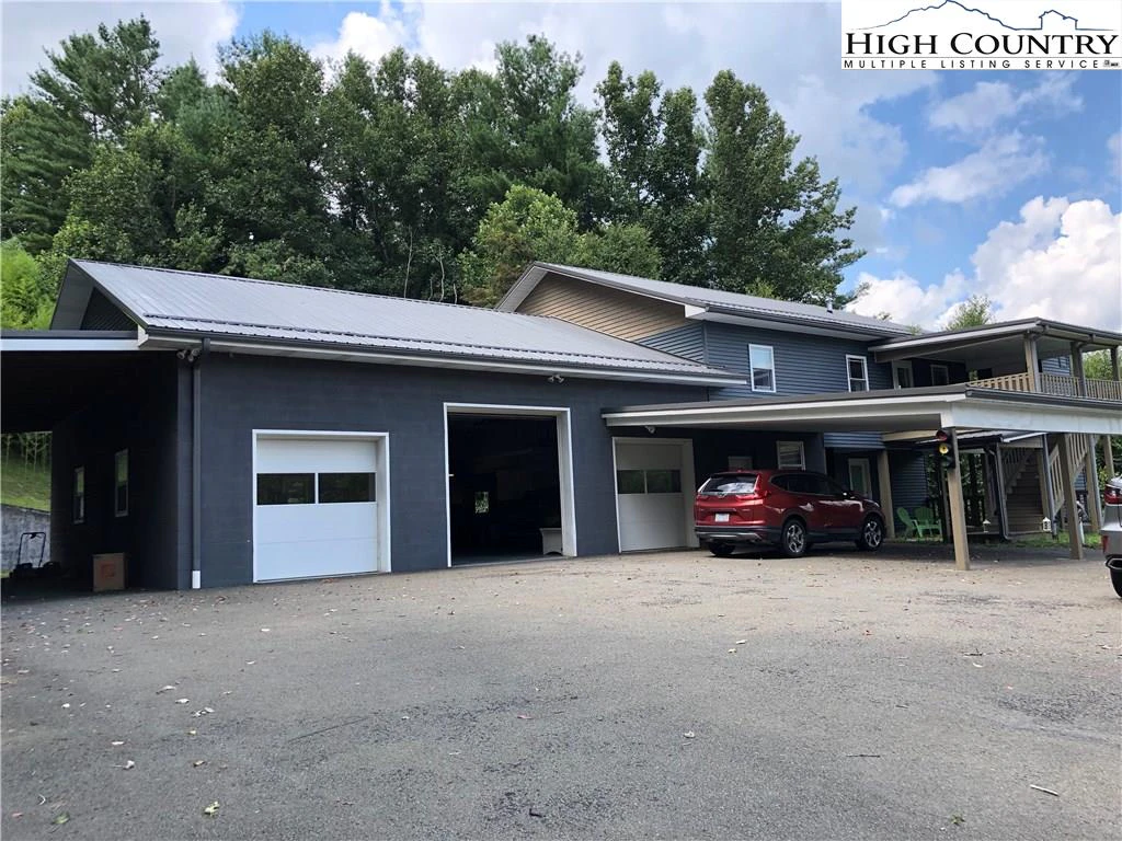 Image number 1 for the current listing