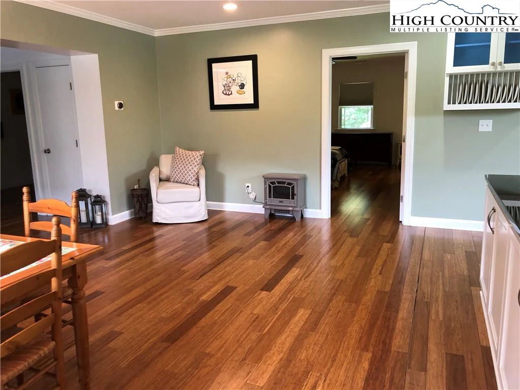 Image number 21 for the current listing
