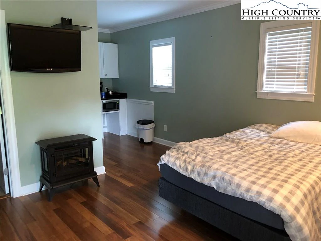 Image number 12 for the current listing