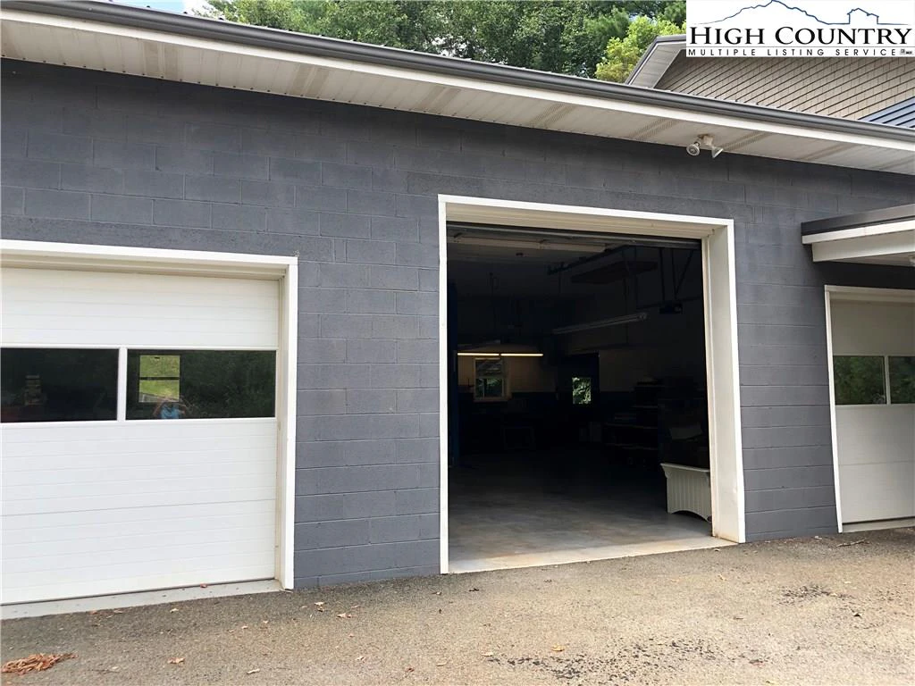 Image number 6 for the current listing