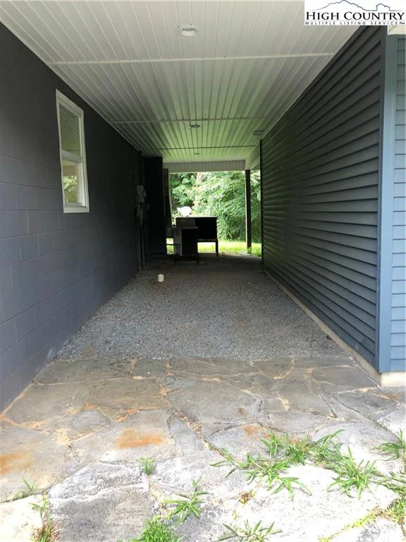 Image number 4 for the current listing