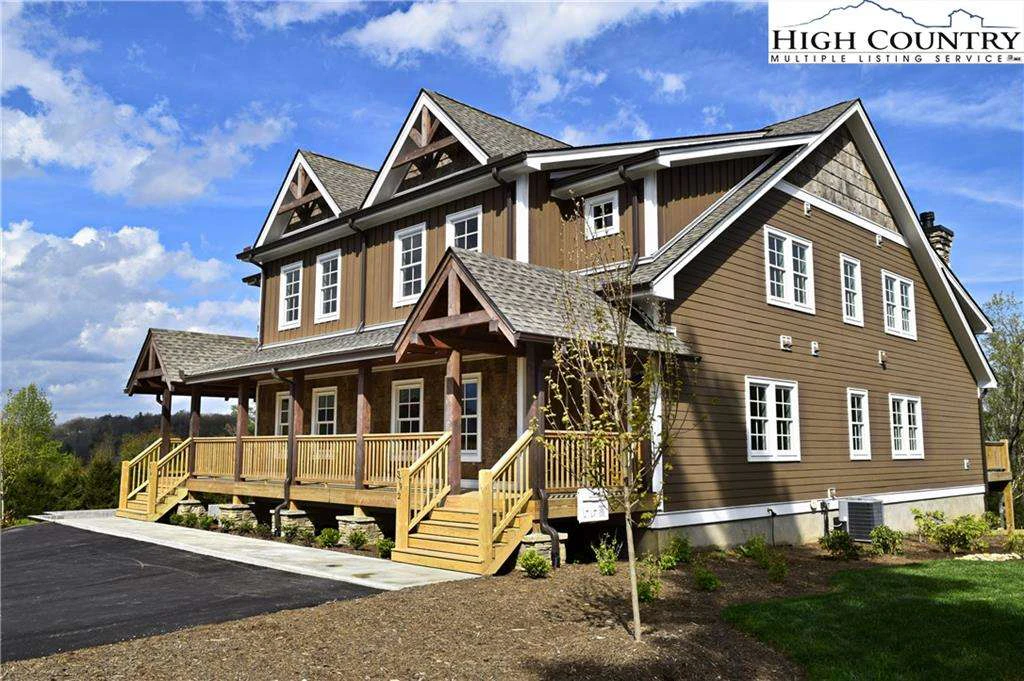 Image number 1 for the current listing