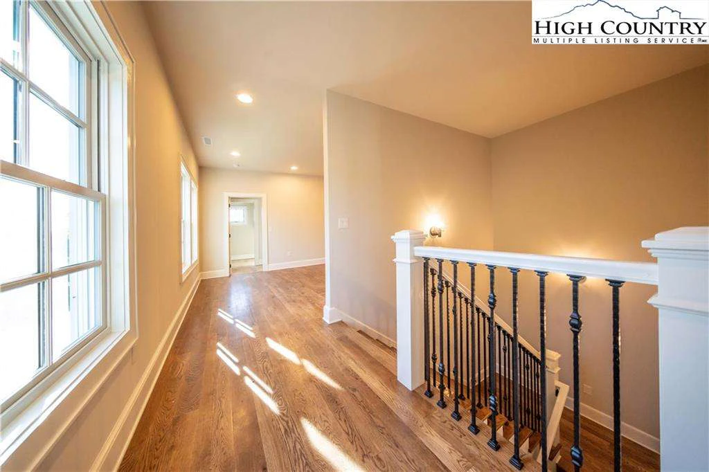 Image number 6 for the current listing