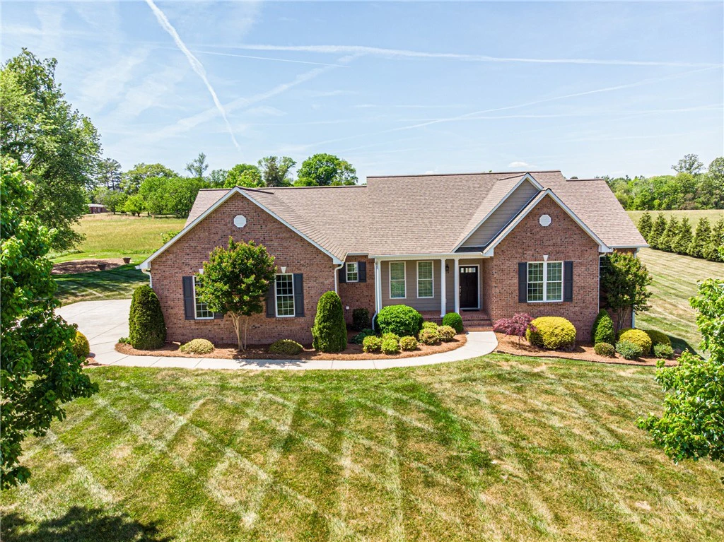 Image number 1 for the current listing