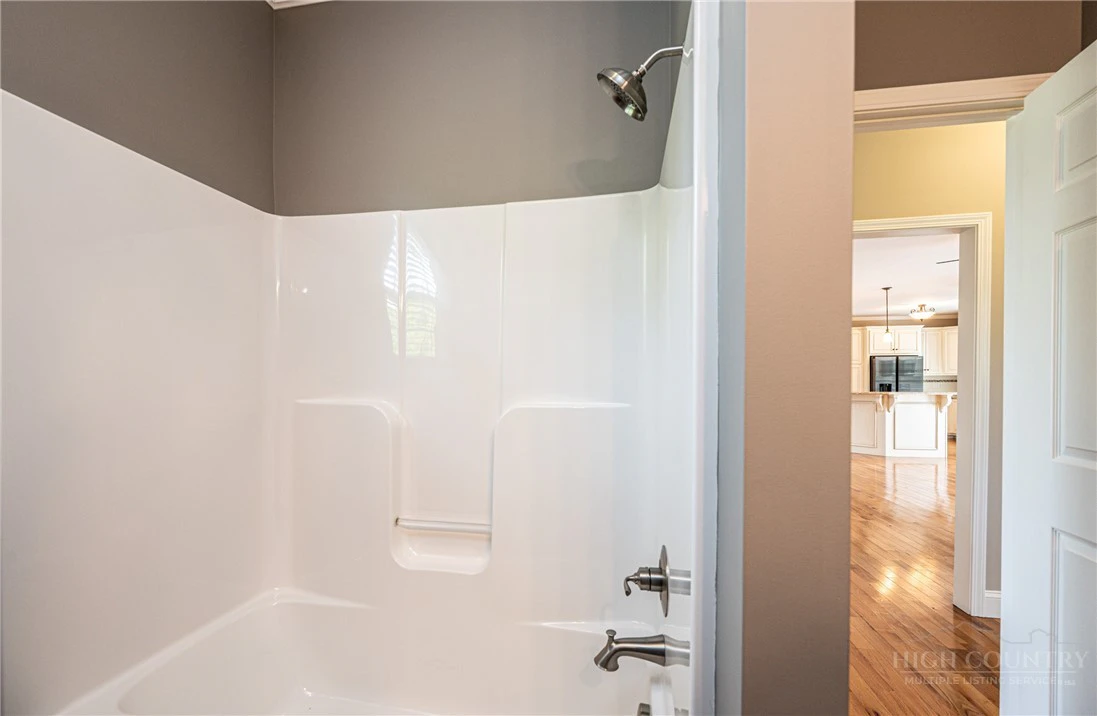 Image number 7 for the current listing