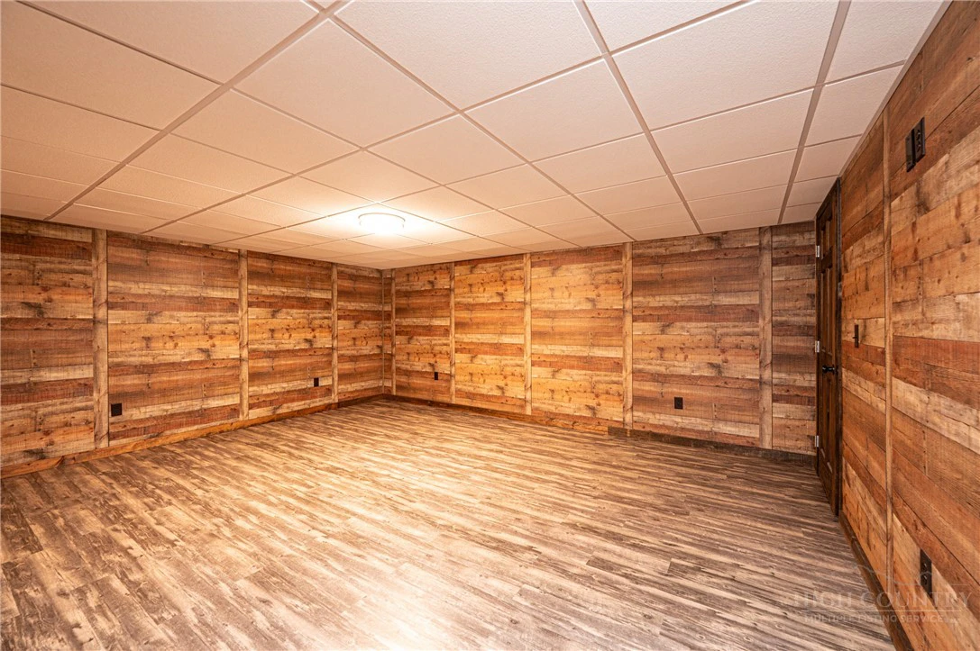 Image number 11 for the current listing
