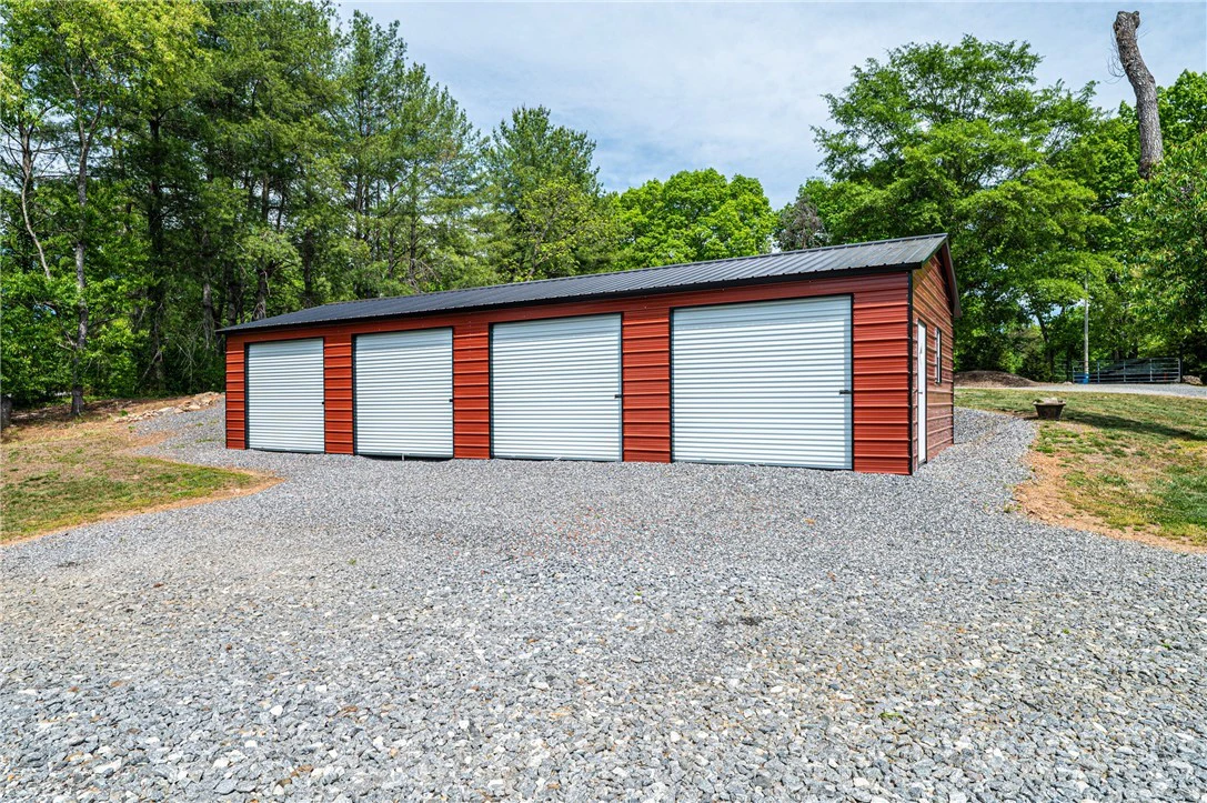 Image number 18 for the current listing