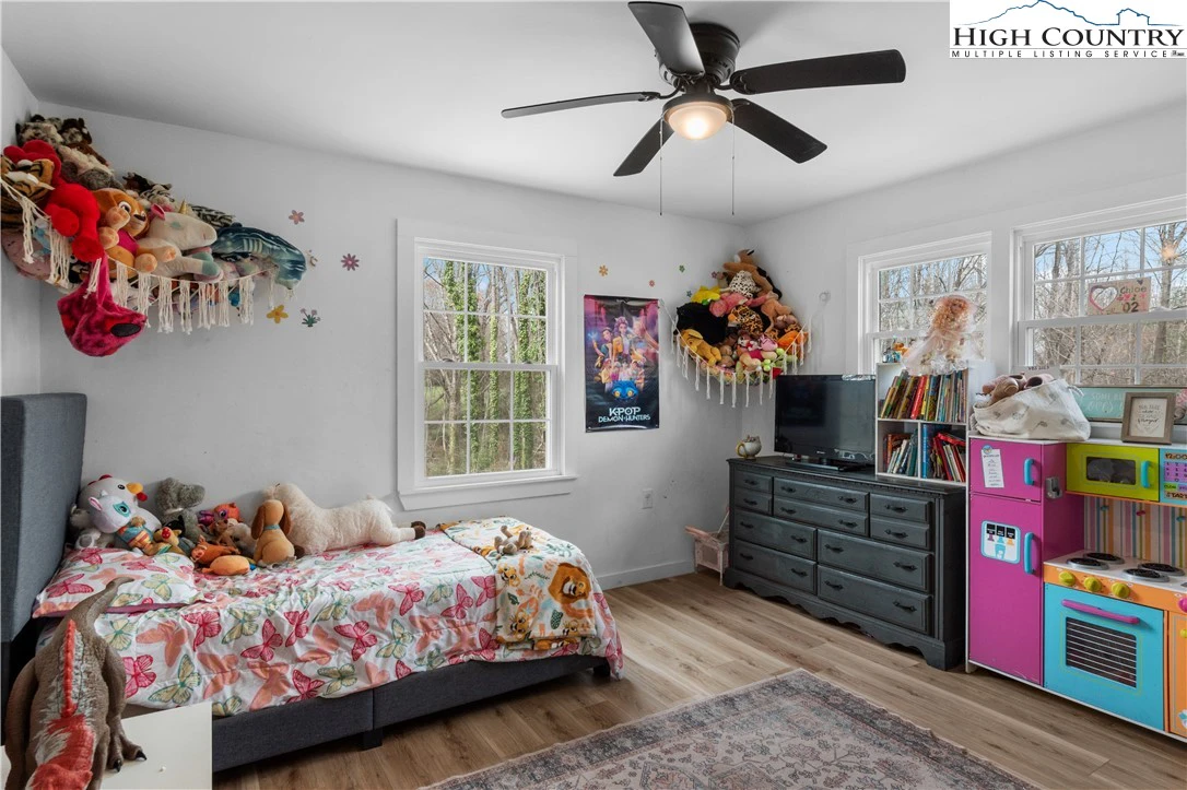 Image number 3 for the current listing
