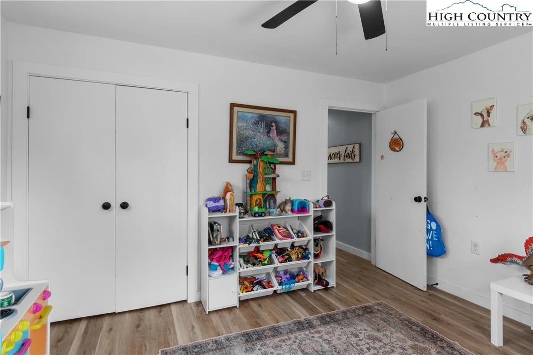Image number 4 for the current listing