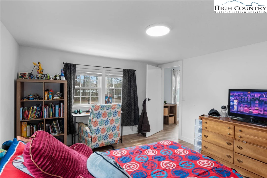 Image number 9 for the current listing
