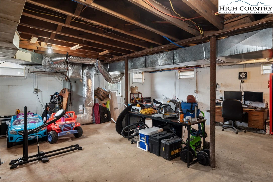 Image number 11 for the current listing