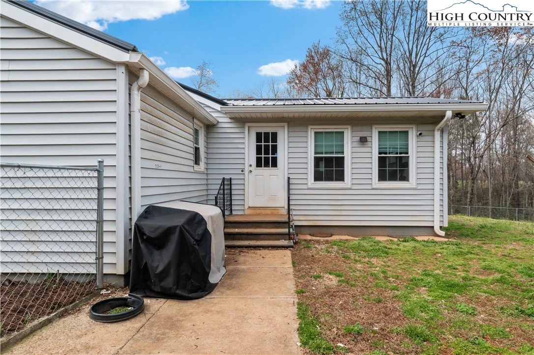 Image number 13 for the current listing