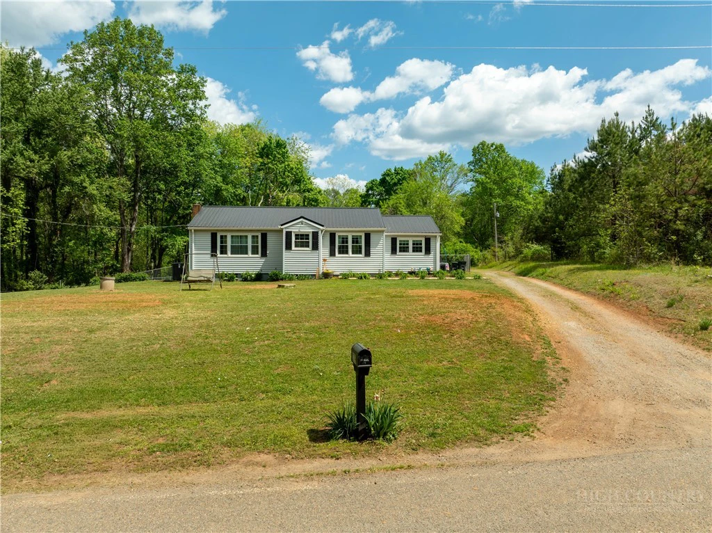 Image number 19 for the current listing