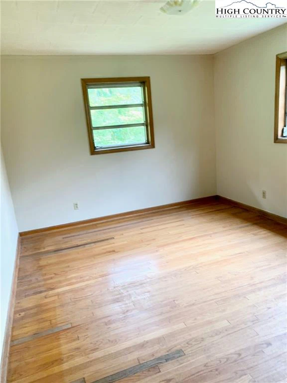 Image number 7 for the current listing