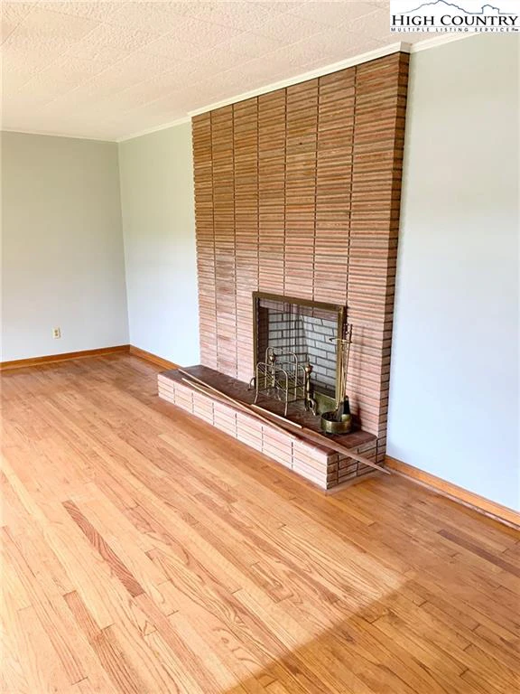 Image number 14 for the current listing