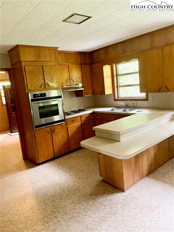 Image number 11 for the current listing