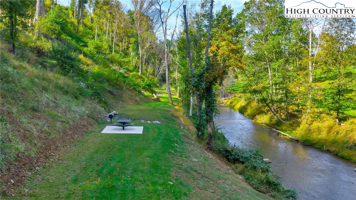 Image number 4 for the current listing