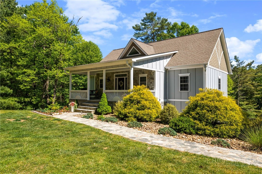 Image number 1 for the current listing