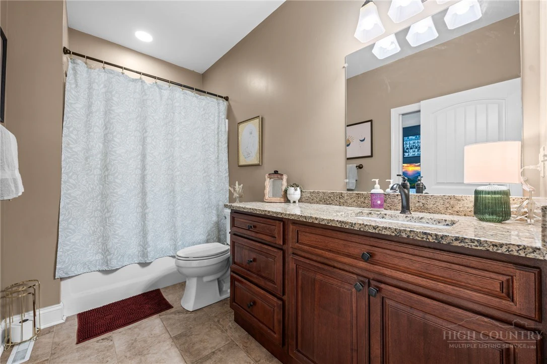 Image number 8 for the current listing