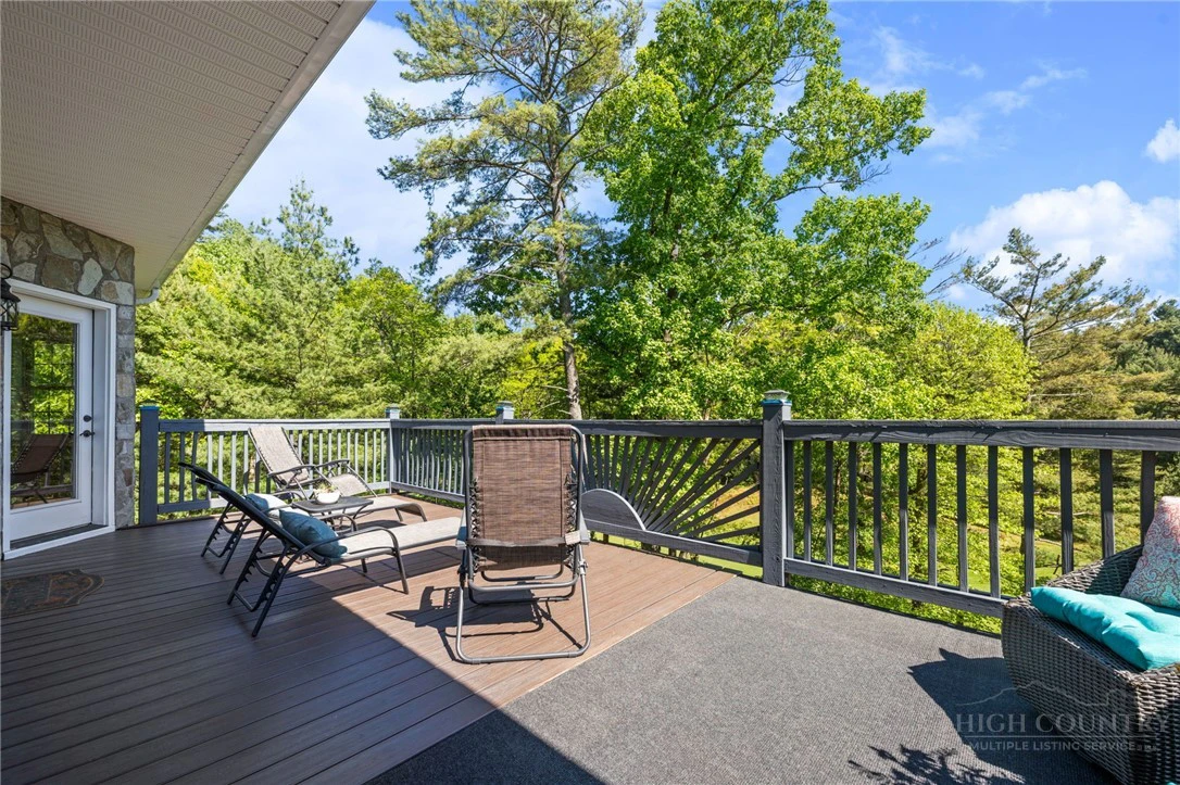 Image number 18 for the current listing
