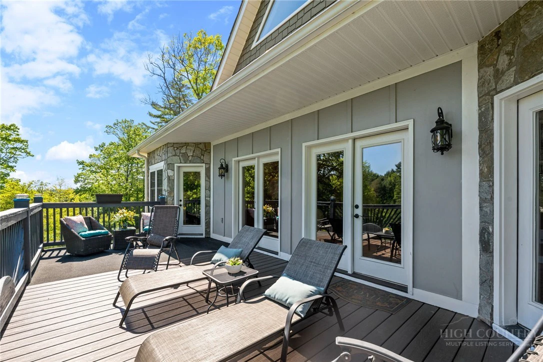 Image number 19 for the current listing