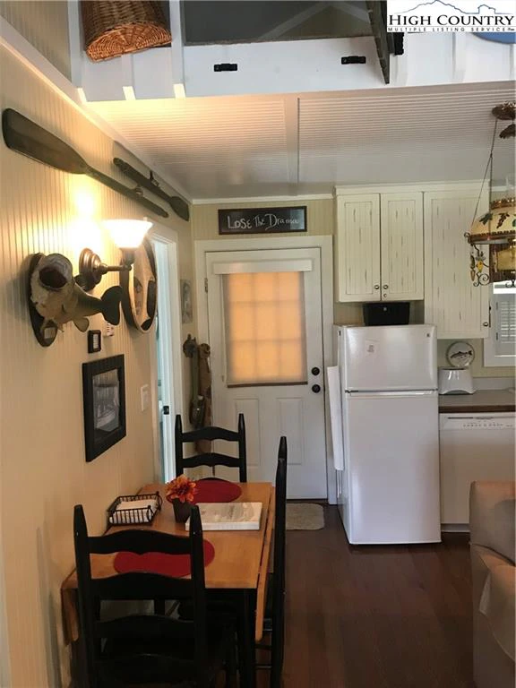 Image number 10 for the current listing