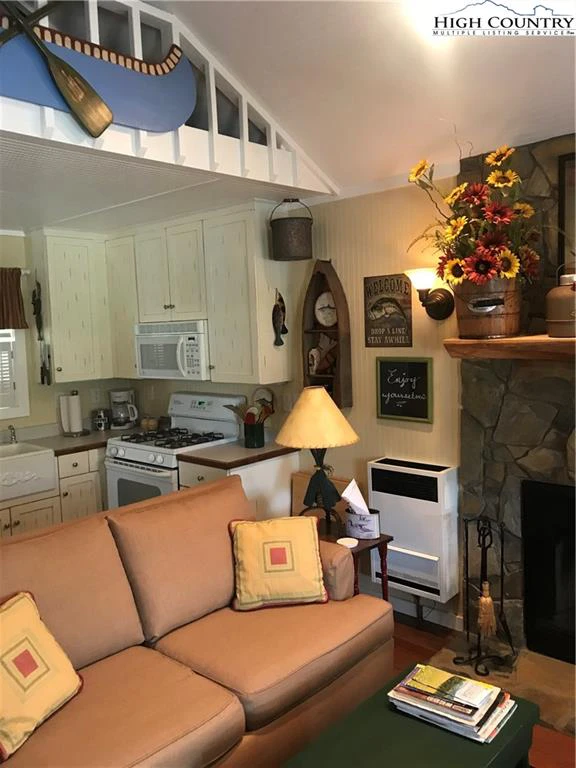 Image number 8 for the current listing