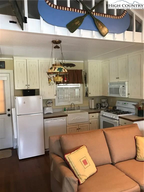 Image number 7 for the current listing