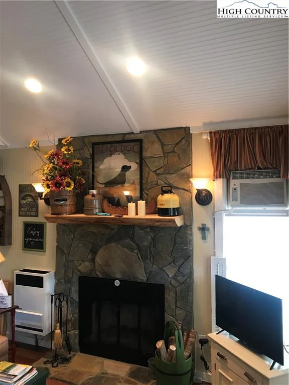 Image number 6 for the current listing