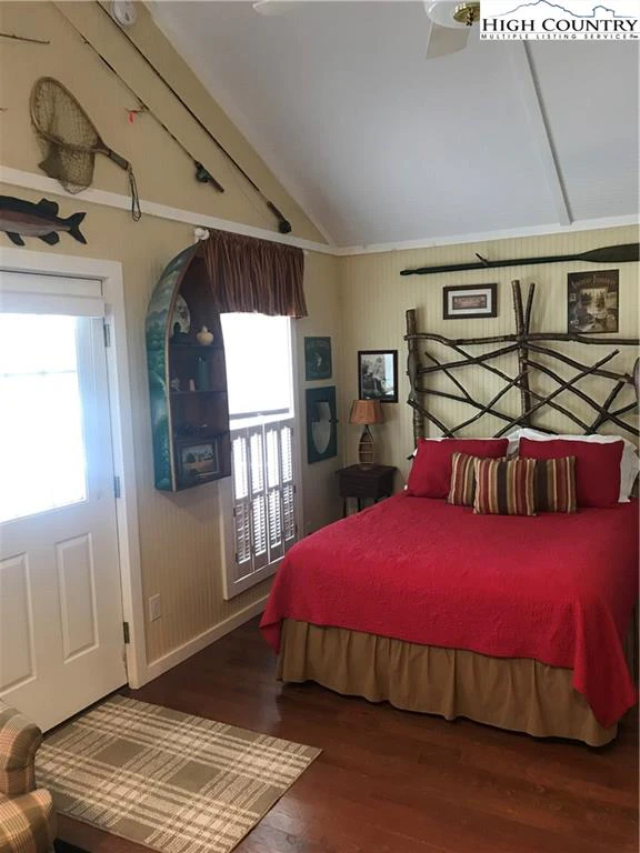 Image number 4 for the current listing