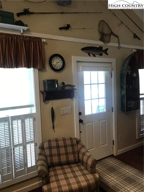 Image number 3 for the current listing
