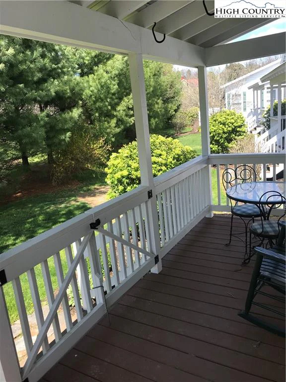 Image number 19 for the current listing