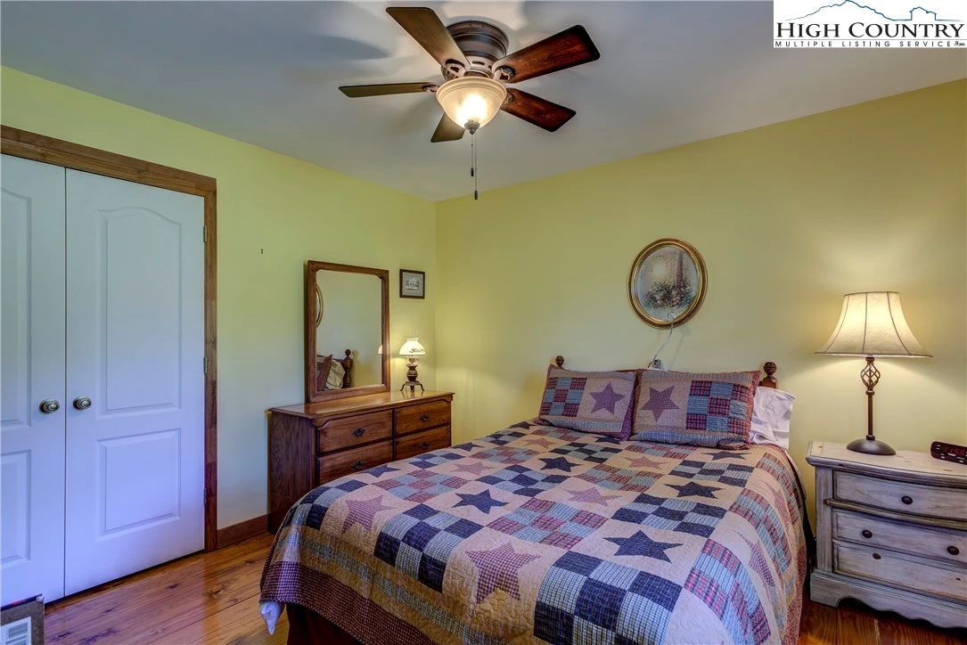 Image number 3 for the current listing