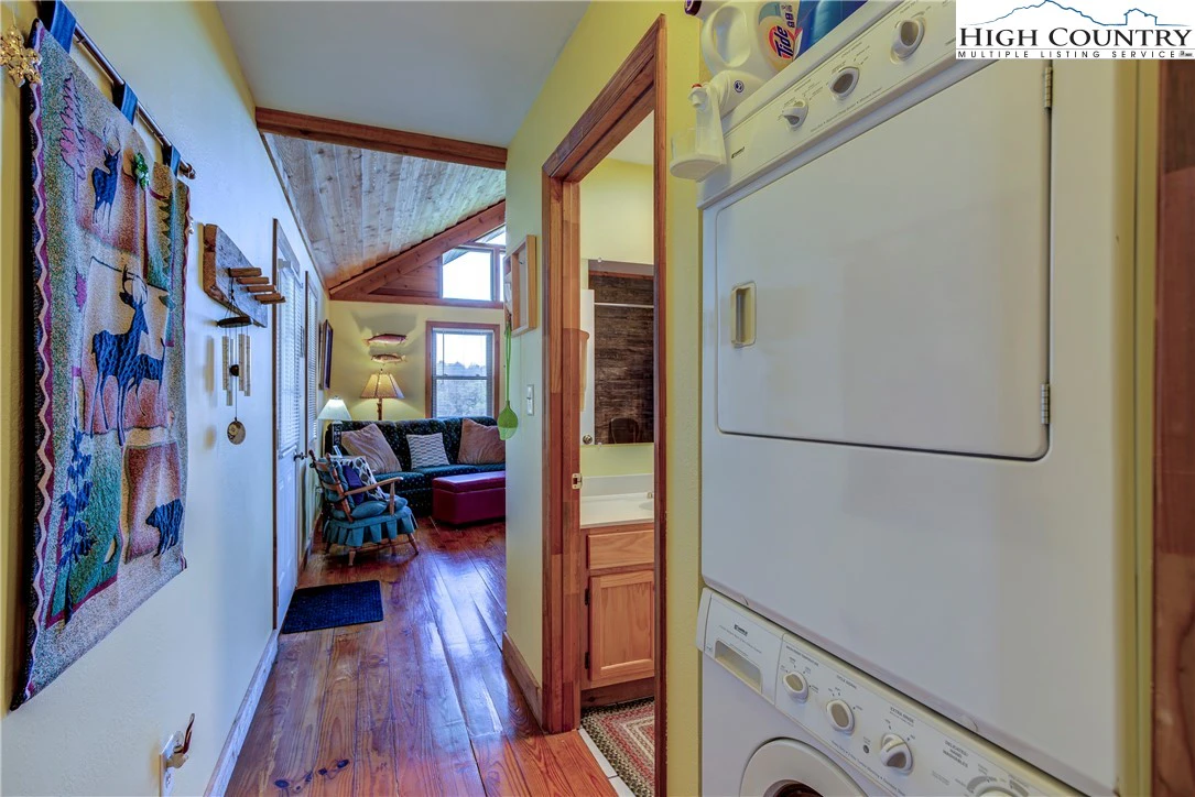 Image number 7 for the current listing