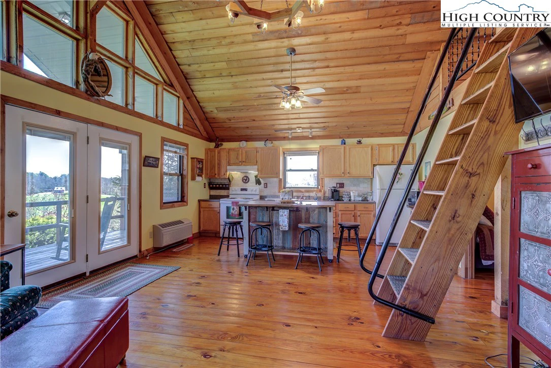 Image number 9 for the current listing