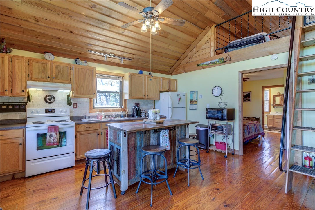 Image number 11 for the current listing
