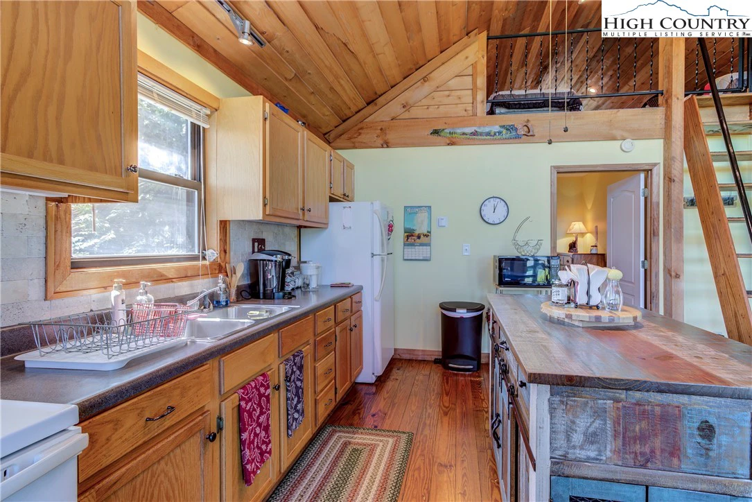 Image number 12 for the current listing
