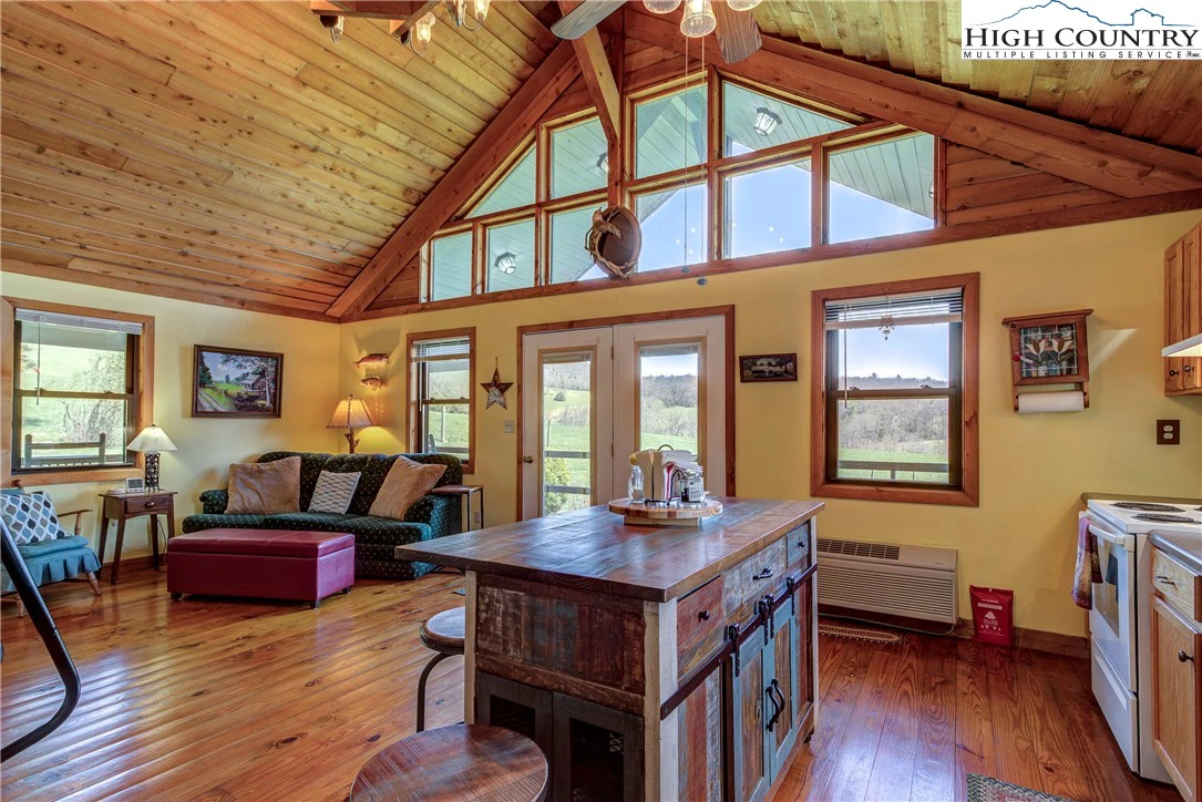 Image number 15 for the current listing
