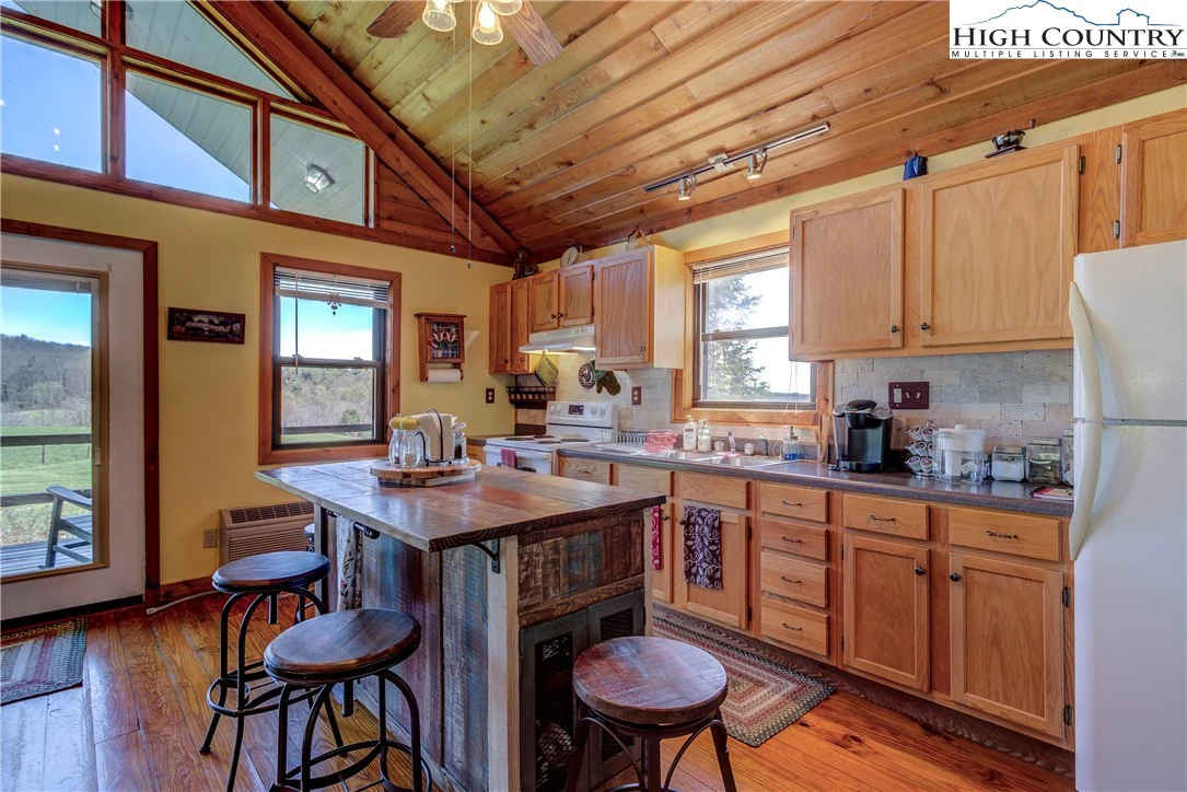 Image number 16 for the current listing