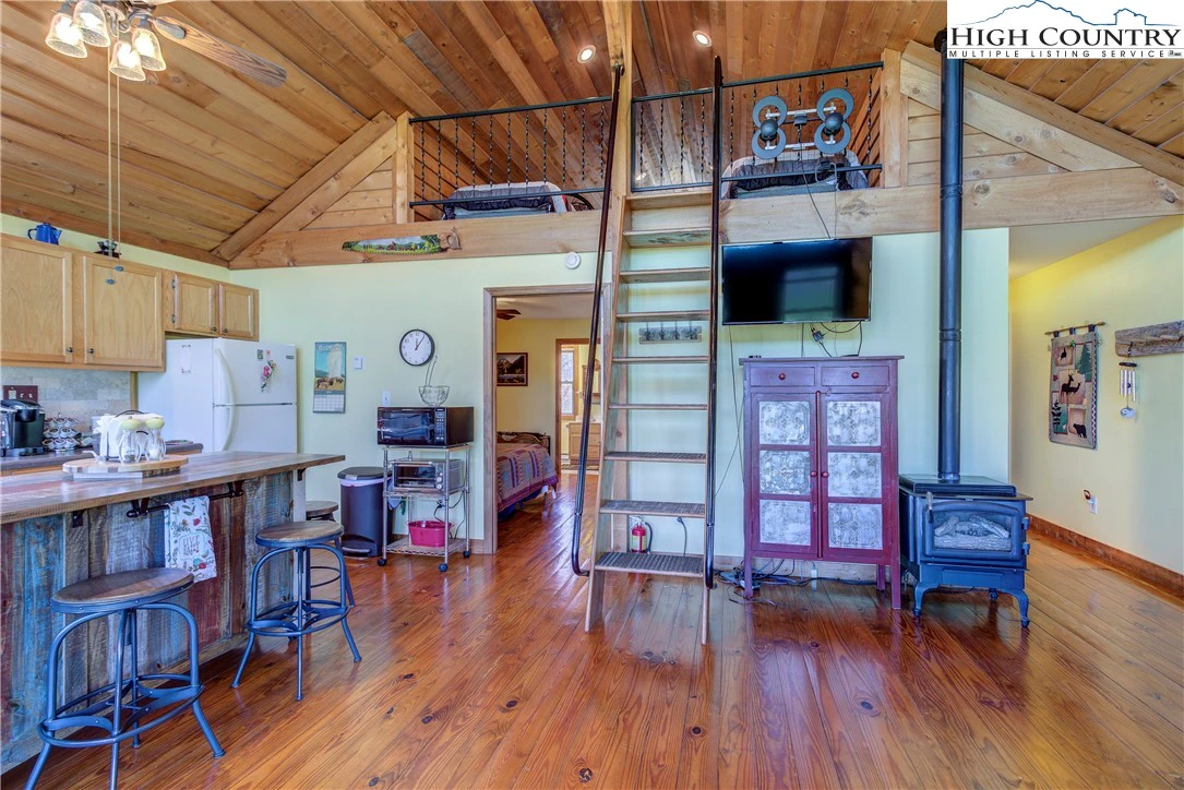 Image number 18 for the current listing