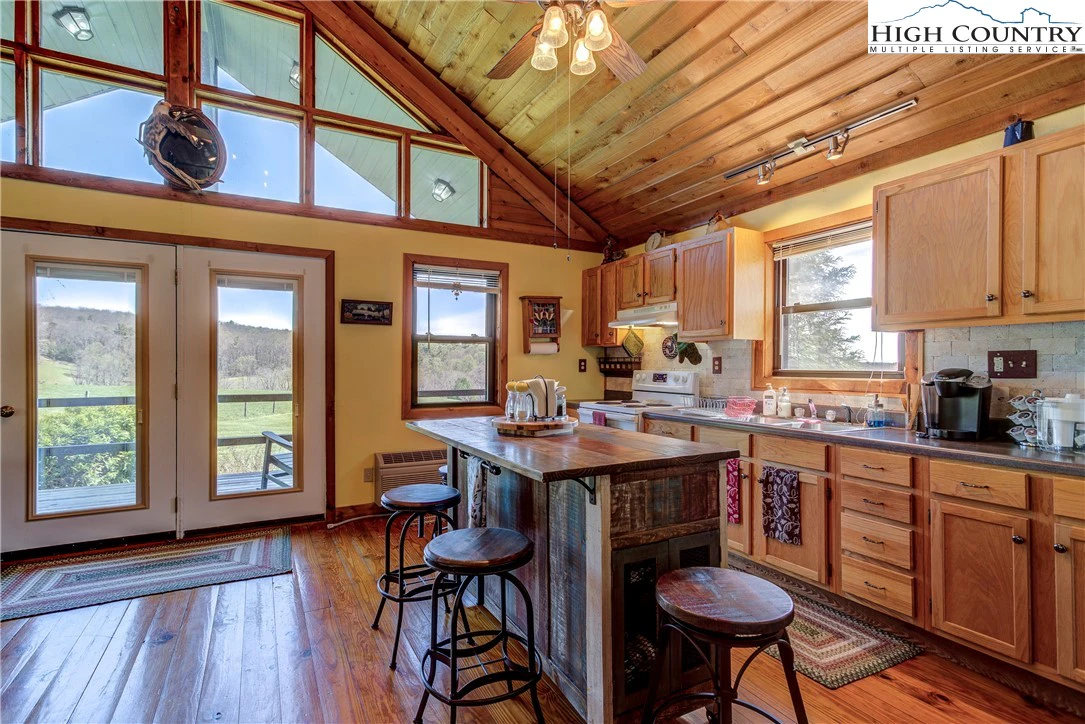 Image number 19 for the current listing