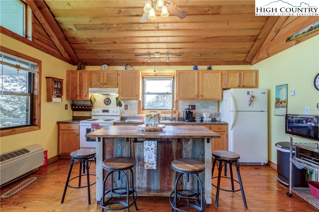 Image number 20 for the current listing