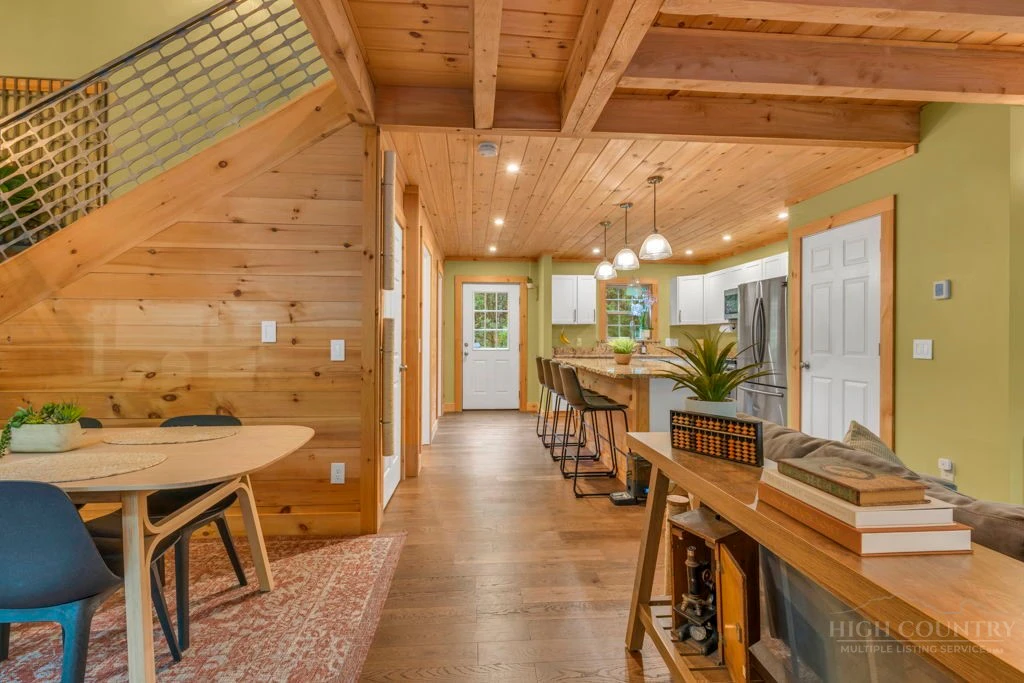 Image number 7 for the current listing