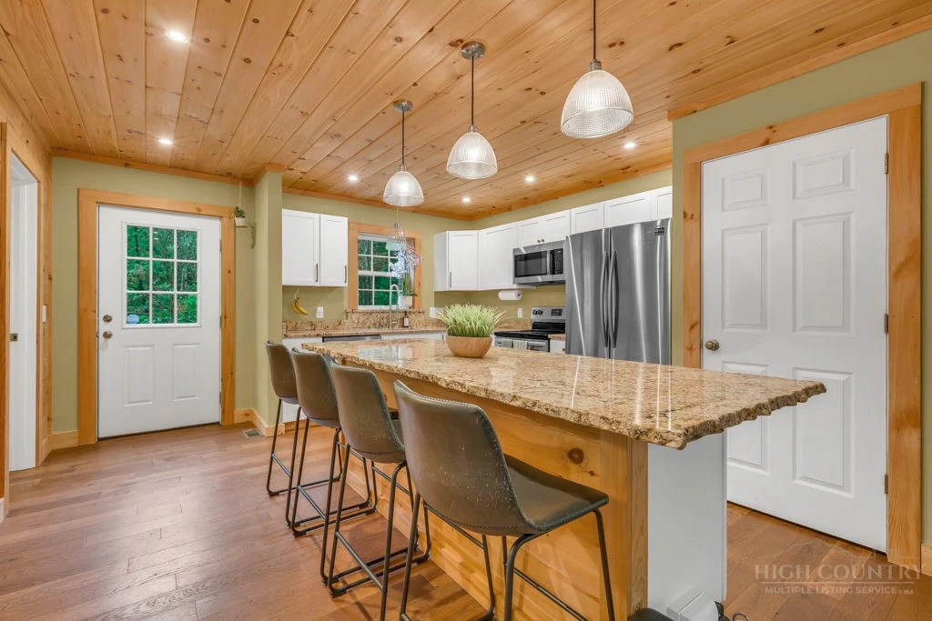 Image number 11 for the current listing