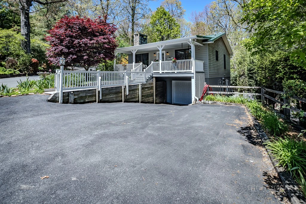 Image number 1 for the current listing