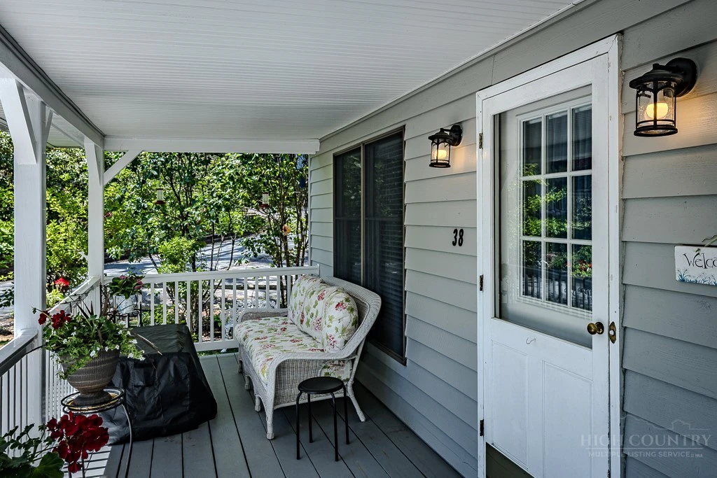Image number 10 for the current listing