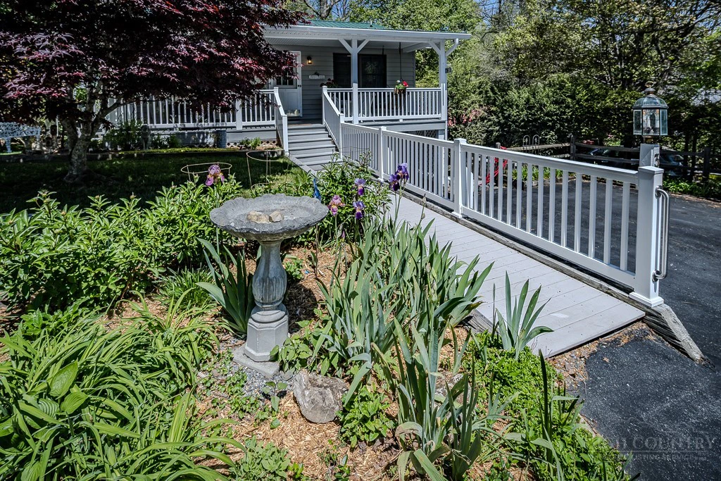 Image number 12 for the current listing
