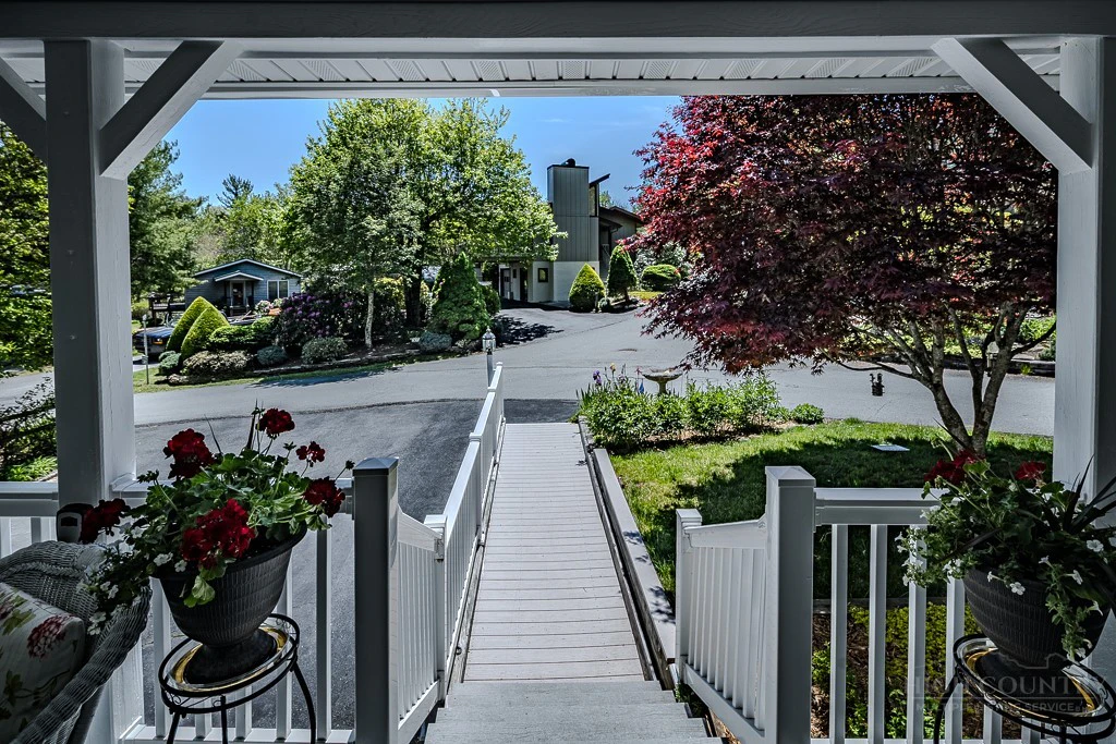 Image number 13 for the current listing