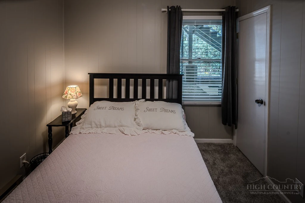 Image number 3 for the current listing