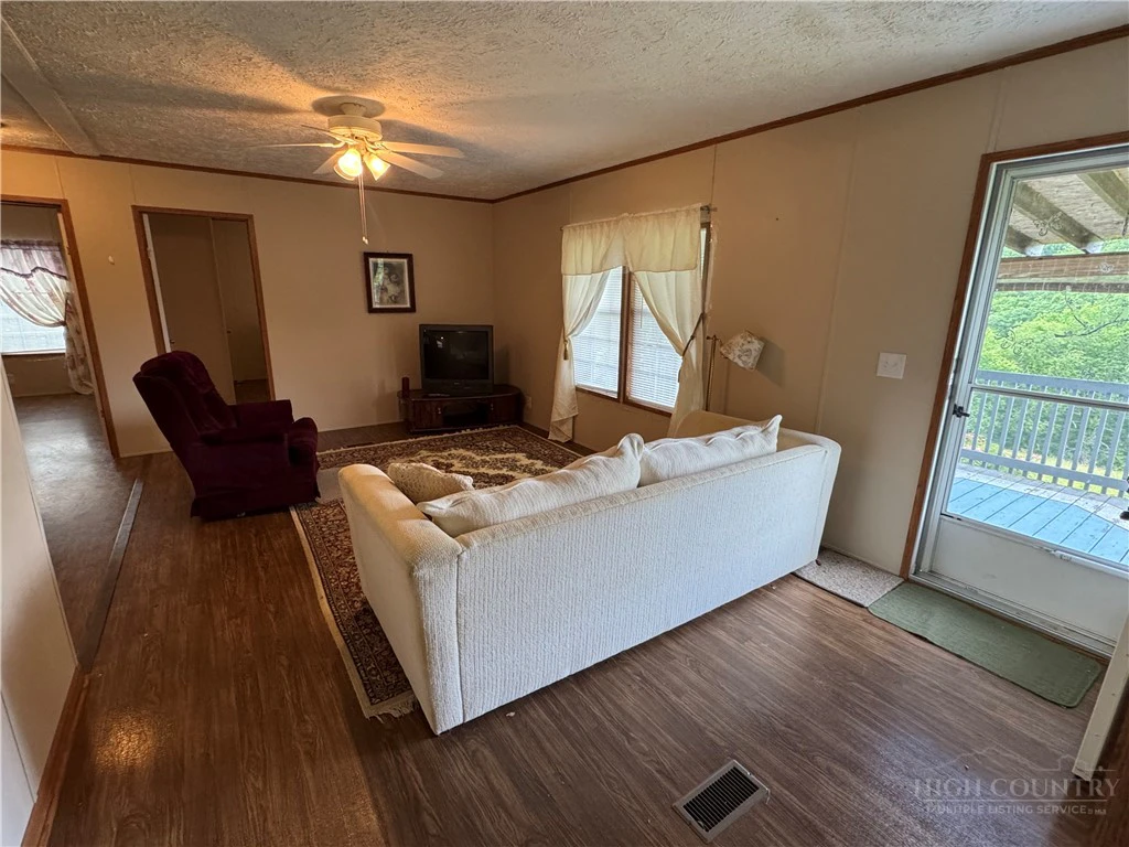 Image number 6 for the current listing